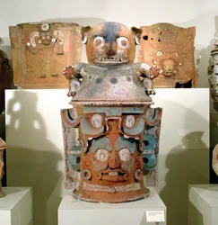 Ixil-Graburne mit felinem Deckel, Nebaj, Guatemala, Spätklassik (900-1200)